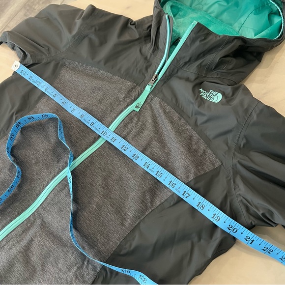 The North Face Girls Osolita 3-1 Jacket. - Picture 13 of 14